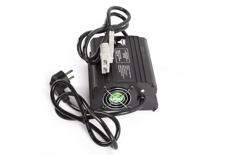 Зарядное устройство RuTrike для аккумуляторов 24V50A/H (10A) в Омске